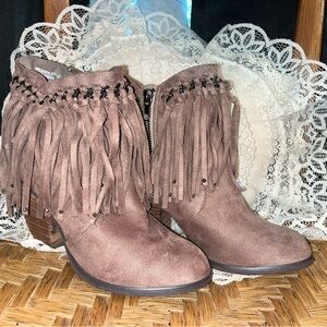 ⭐️Size 6 Not Rated Ankle Boots with Fringe⭐️